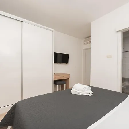 Апартаменти With Parking Space - 25826